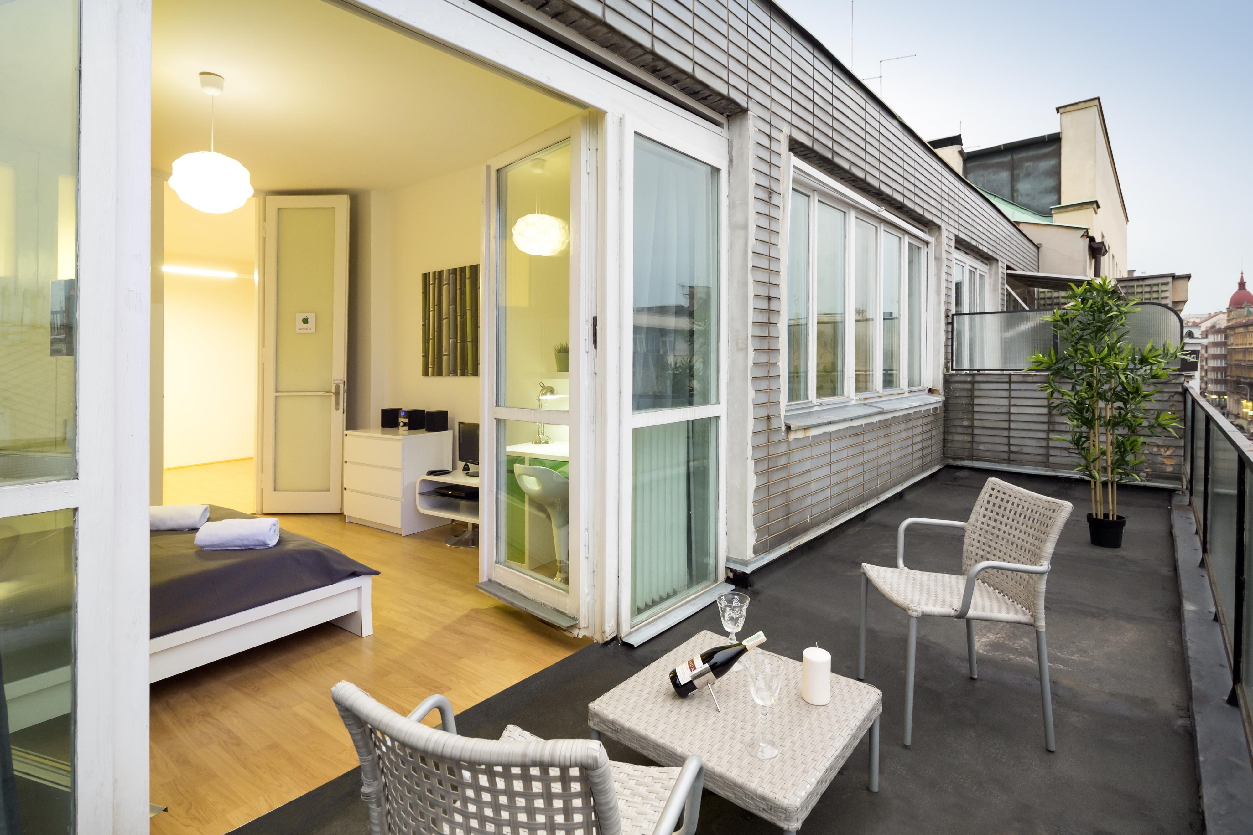 New Town - Apple Apartments Prag Exterior foto