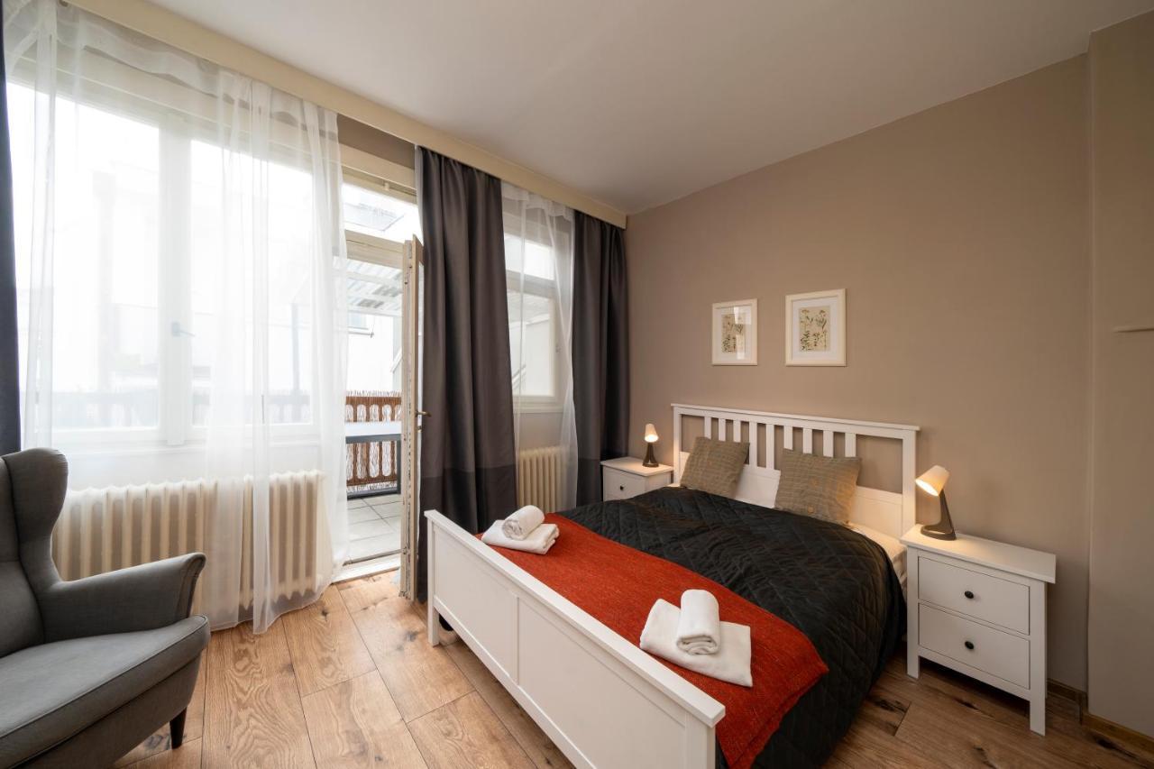 New Town - Apple Apartments Prag Exterior foto