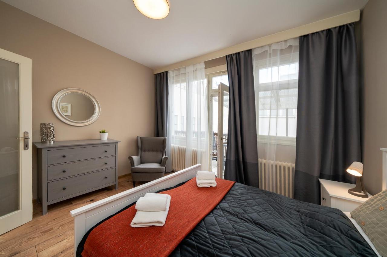 New Town - Apple Apartments Prag Exterior foto