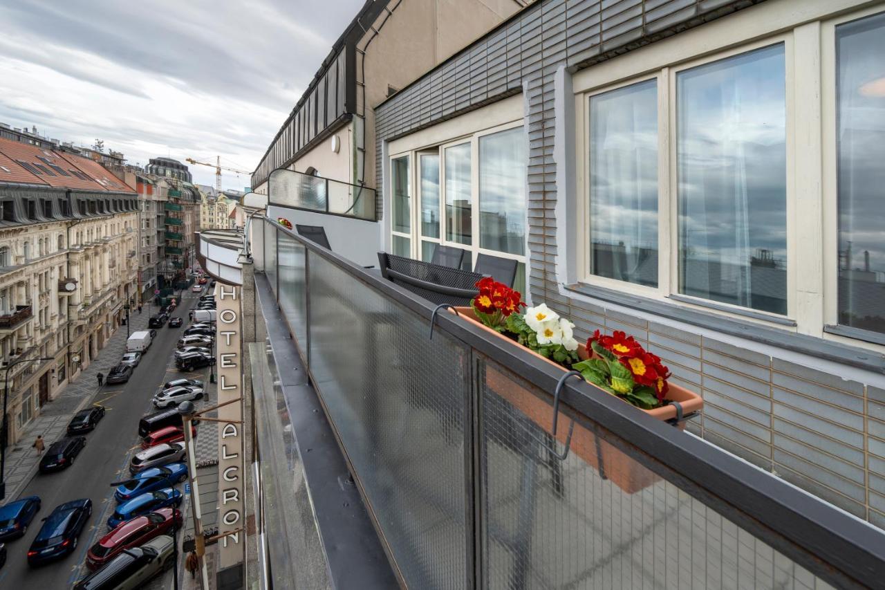 New Town - Apple Apartments Prag Exterior foto