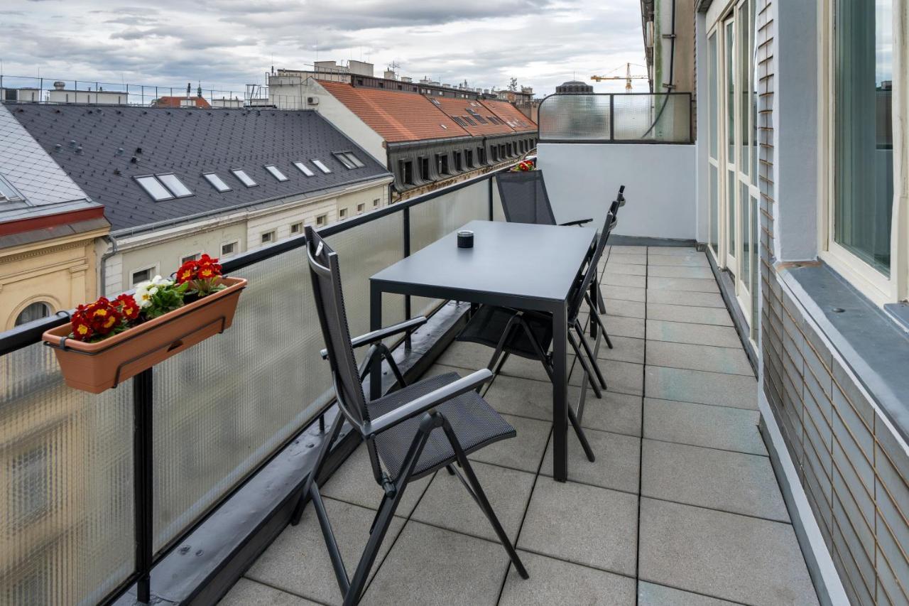 New Town - Apple Apartments Prag Exterior foto