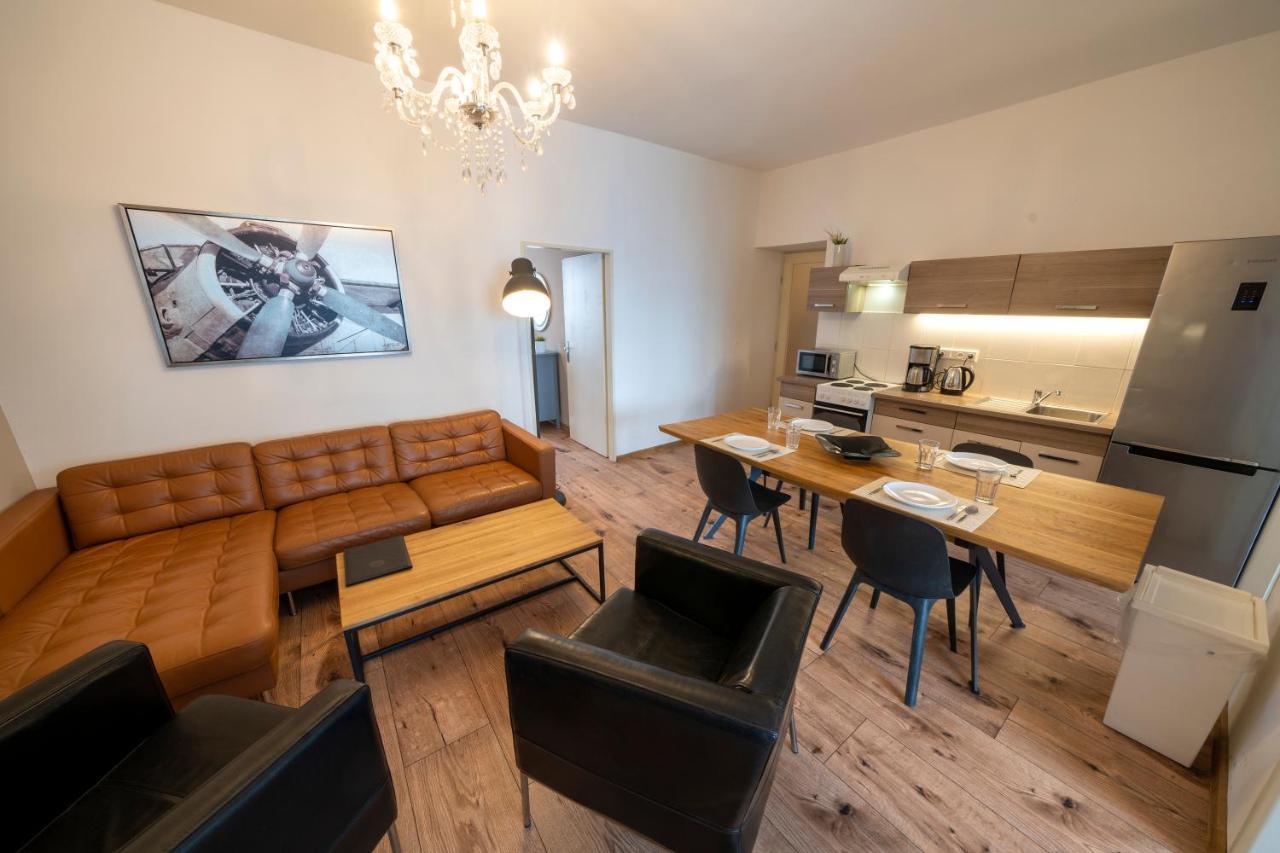 New Town - Apple Apartments Prag Exterior foto