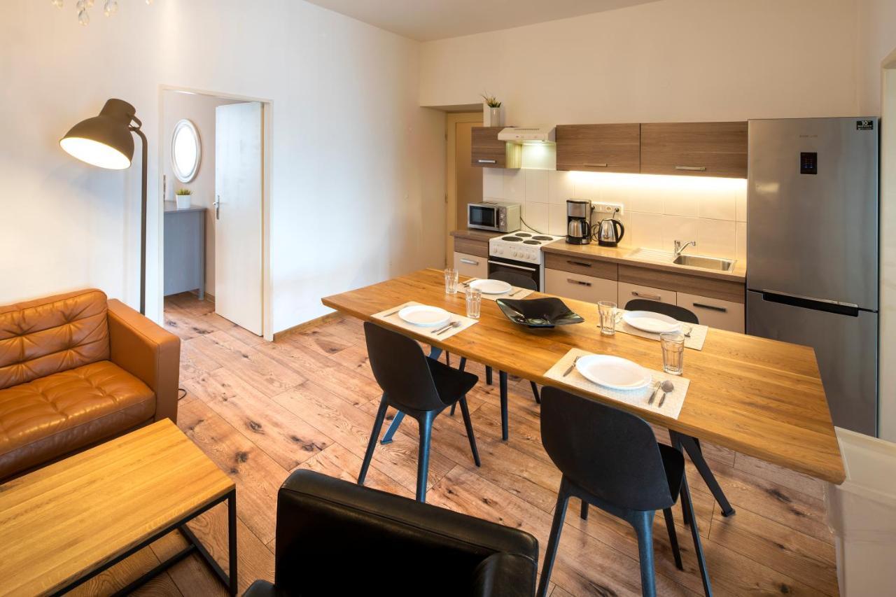 New Town - Apple Apartments Prag Exterior foto